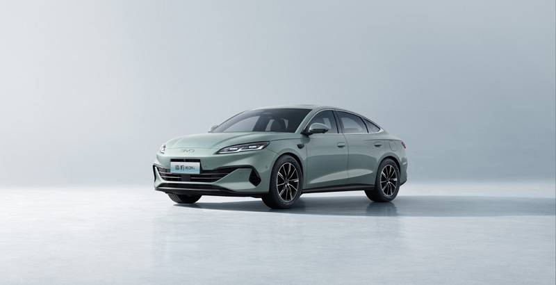 7、海豹06 dm-i 左前45度.jpg