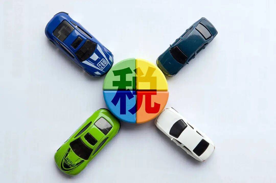 新能源车可供用户选择的产品要多太多。而动力电池原材料成本的下降,也让新能源车有了更大底气与空间投身“价格战”