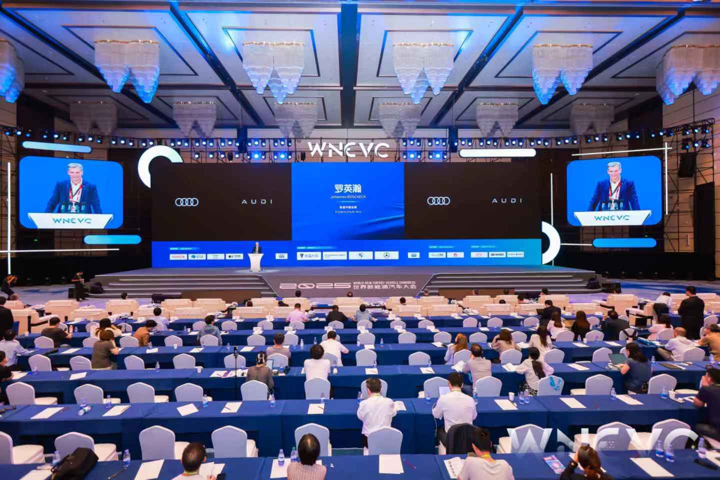 奥迪亮相2025世界新能源汽车大会：奥迪以科技驱动，引领行业浪潮