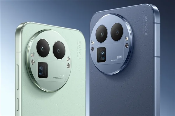 真我将在10月21日发布年度旗舰真我gt8 pro,该机创新性采用机械拼装设计,新机一经亮相就引发广泛关注 有网友认为真我gt8 pro外观花里胡哨 真我cmo回应