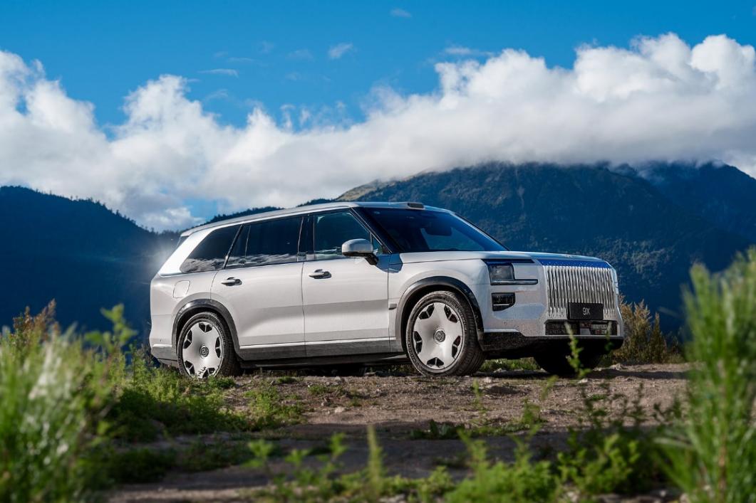 吉利控股前三季度销量突破295万辆，新能源占比过半