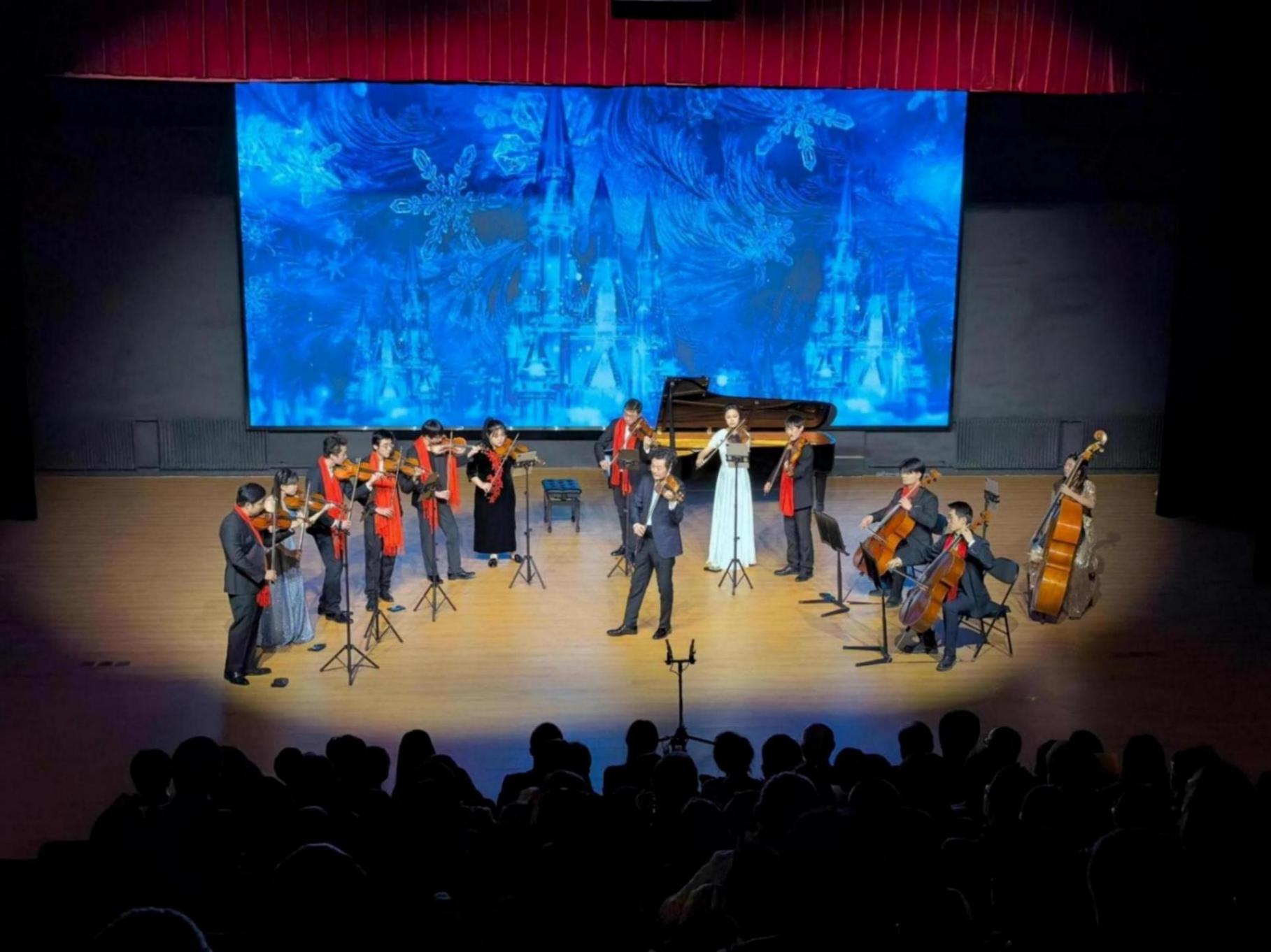 吕思清在“一方音乐厅”奏响新年音乐会