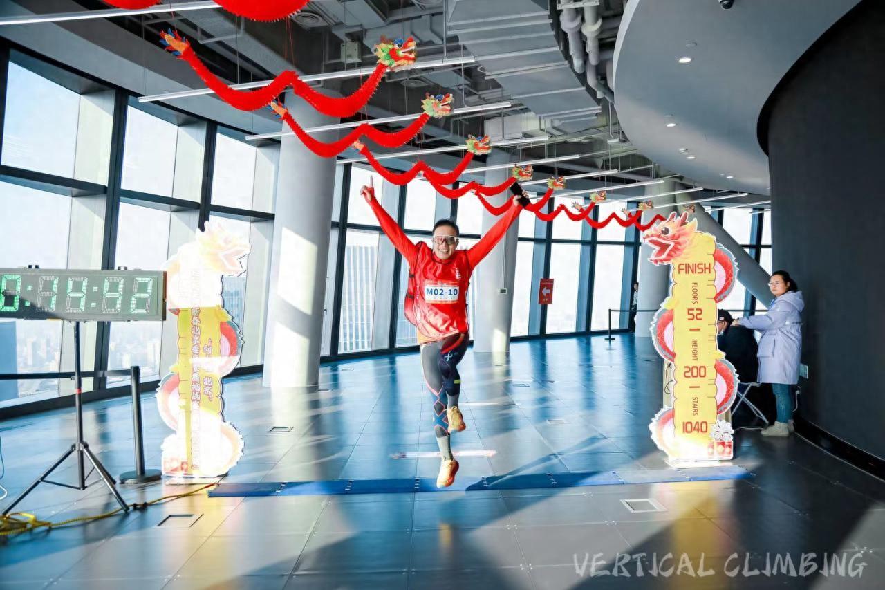 “向上吧 北京” 2024迎新春北京垂直登高挑战赛(丽泽soho站)举行