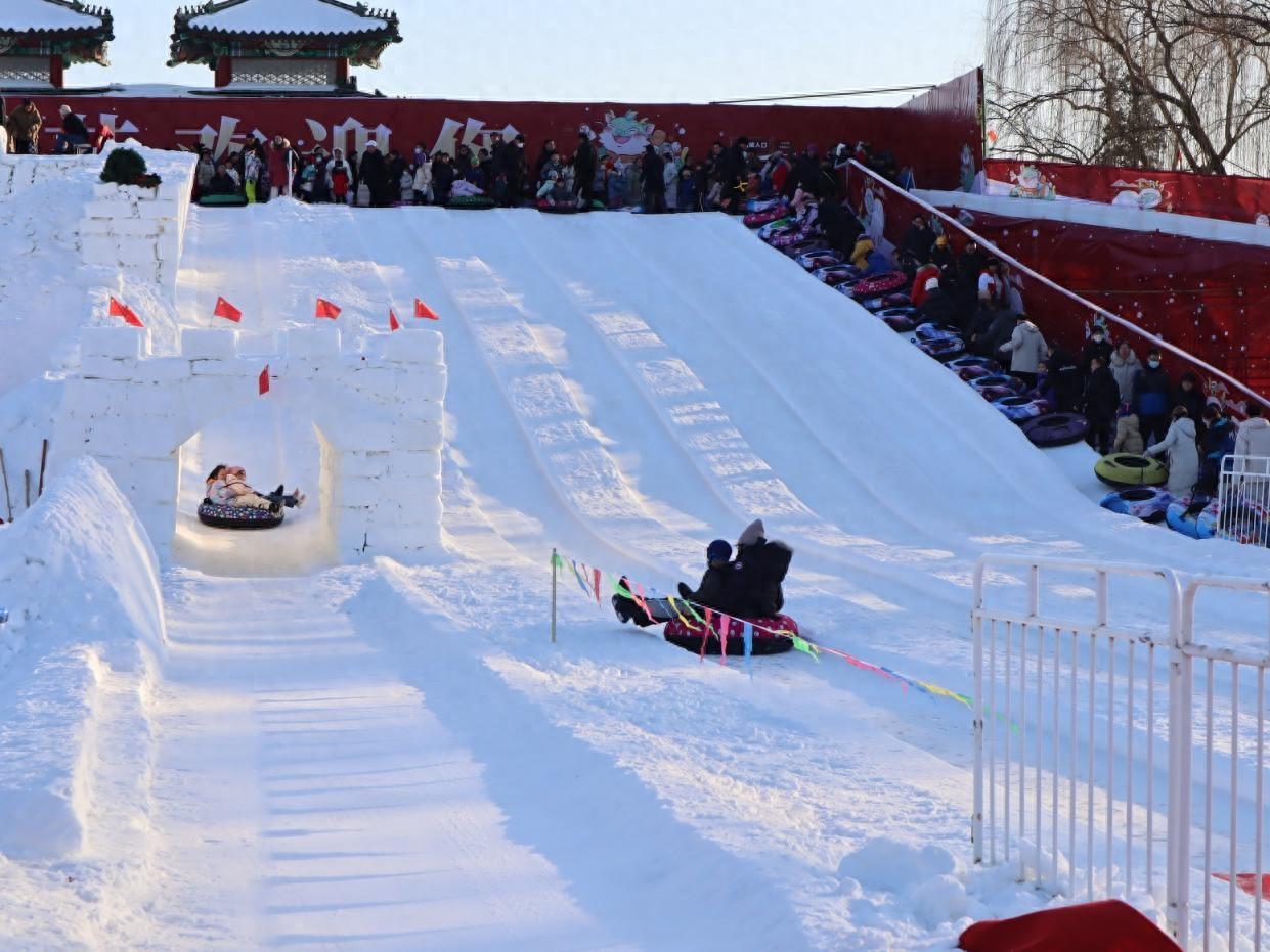 “滑”向新一年!市民龙潭公园乐享雪趣