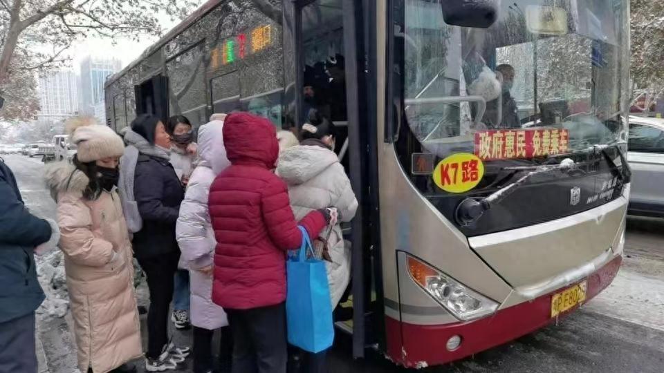 “免费公交”推行四年,烘起满满幸福感