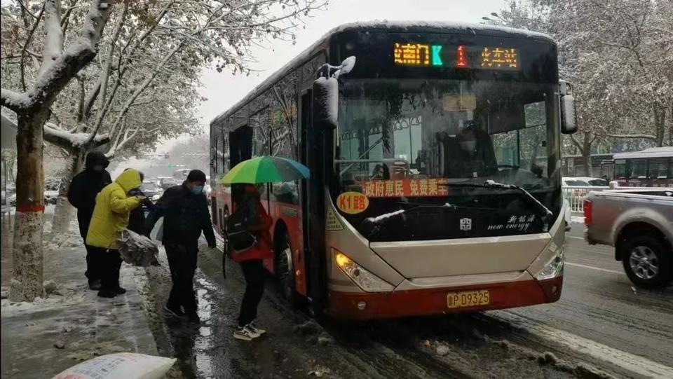 “免费公交”推行四年,烘起满满幸福感