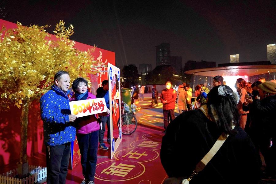 “左手”古韵“右手”科技,千年龙华走出了一条怎样的焕新路径?