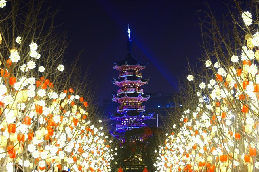 “左手”古韵“右手”科技,千年龙华走出了一条怎样的焕新路径?