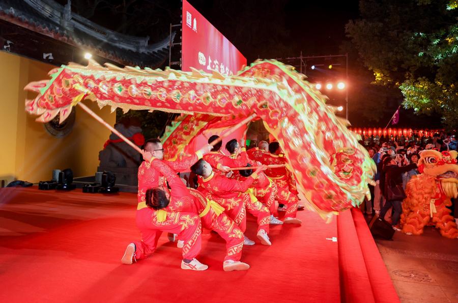 “左手”古韵“右手”科技,千年龙华走出了一条怎样的焕新路径?