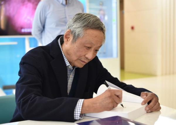 何建华专栏:胡锦华用一甲子守护心田里那颗种子