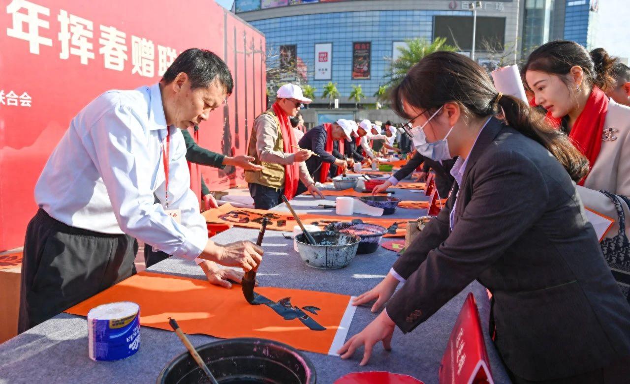 阳江:书法名家挥毫送上新春祝福