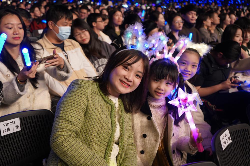 大寒之夜两万余人热情合唱!张韶涵“寓言”演唱会汕头站举办