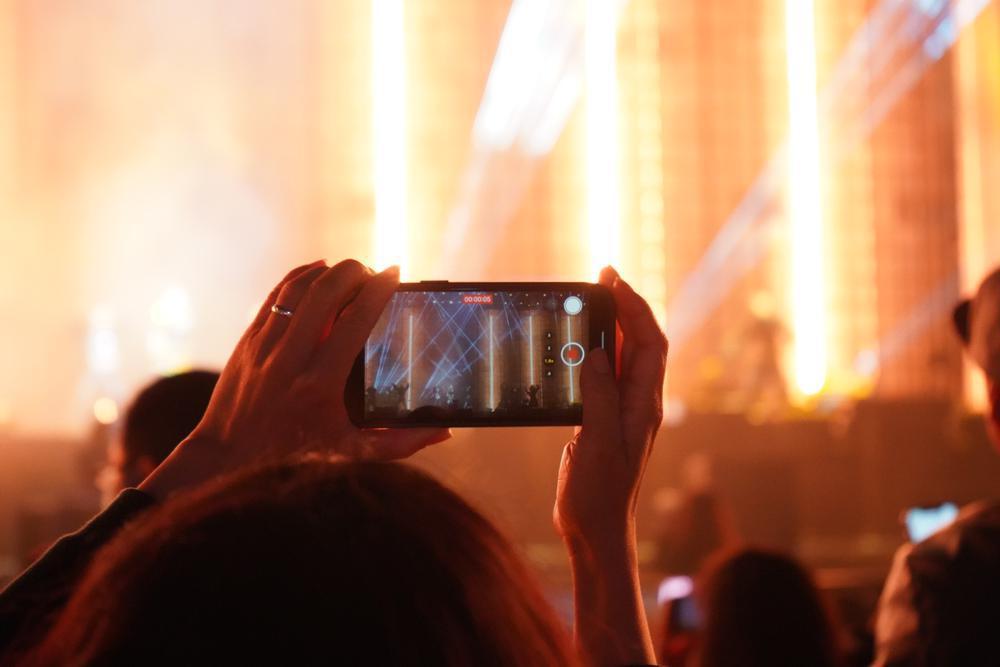 大寒之夜两万余人热情合唱!张韶涵“寓言”演唱会汕头站举办