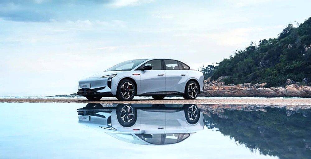 all in新能源后首款重磅车型 红旗eh7能否打开局面?