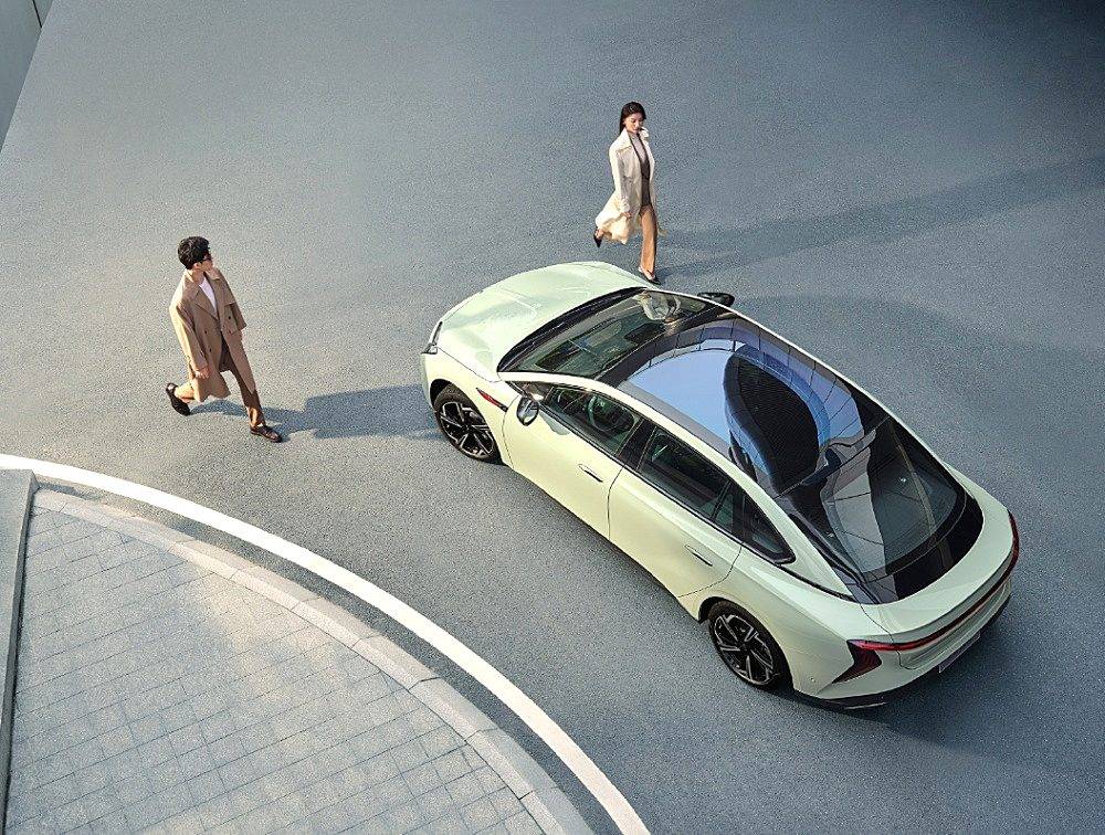 all in新能源后首款重磅车型 红旗eh7能否打开局面?