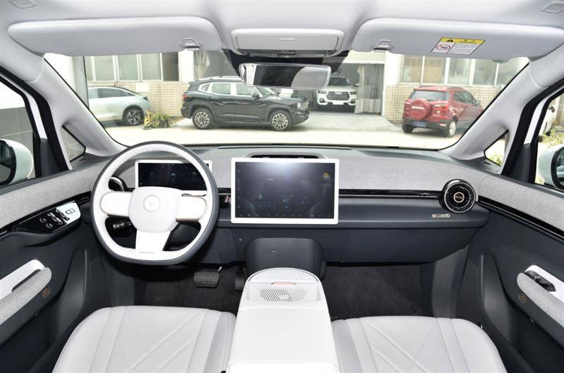 比亚迪海豚对比极狐考拉 13万的“带娃”车选谁更合适?