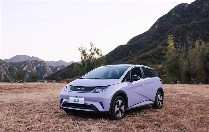 比亚迪海豚对比极狐考拉 13万的“带娃”车选谁更合适?