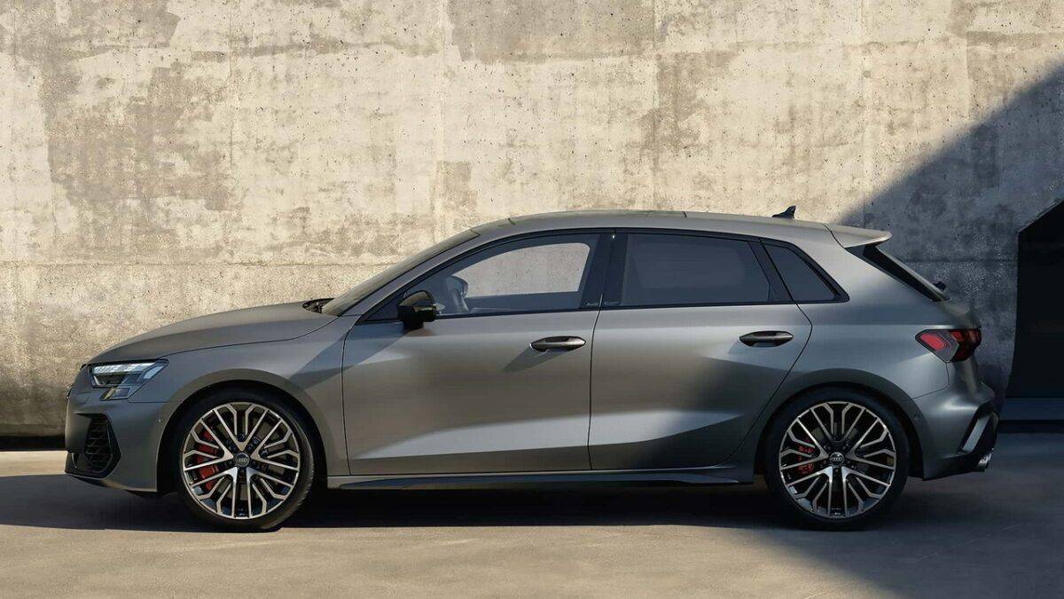 奥迪小改款s3原厂马力328匹,配备rs3后扭力分配器