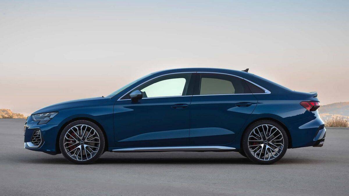 奥迪小改款s3原厂马力328匹,配备rs3后扭力分配器