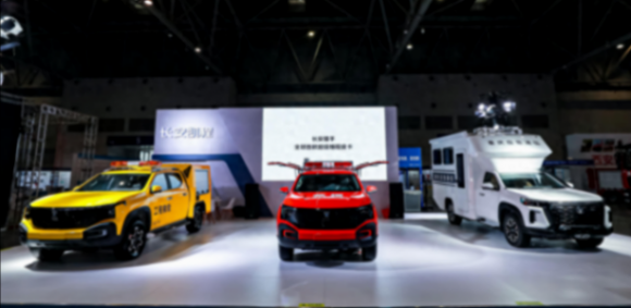 皮卡玩法再升级!长安猎手携多功能指挥车等车型亮相应急消防展