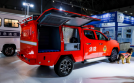 皮卡玩法再升级!长安猎手携多功能指挥车等车型亮相应急消防展