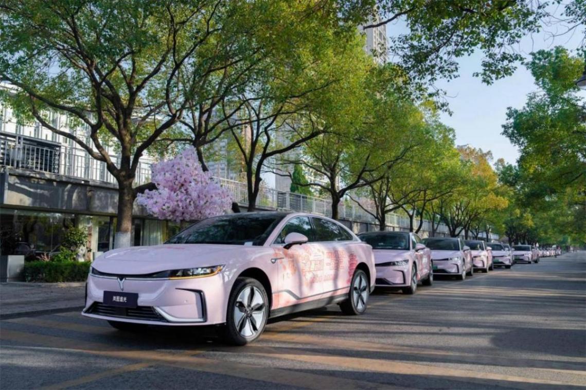 在浪漫武汉,偶遇专属樱花座驾