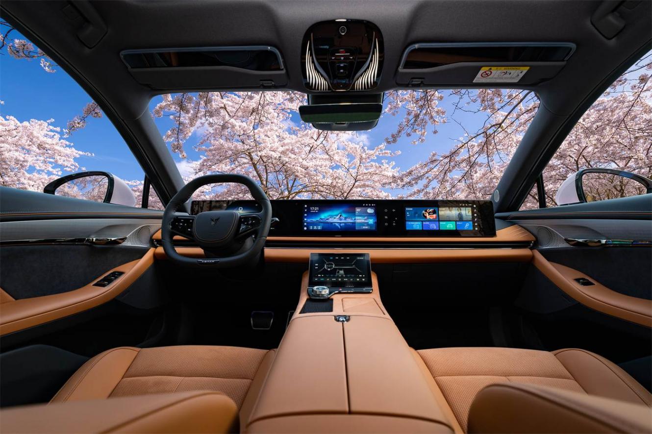 在浪漫武汉,偶遇专属樱花座驾