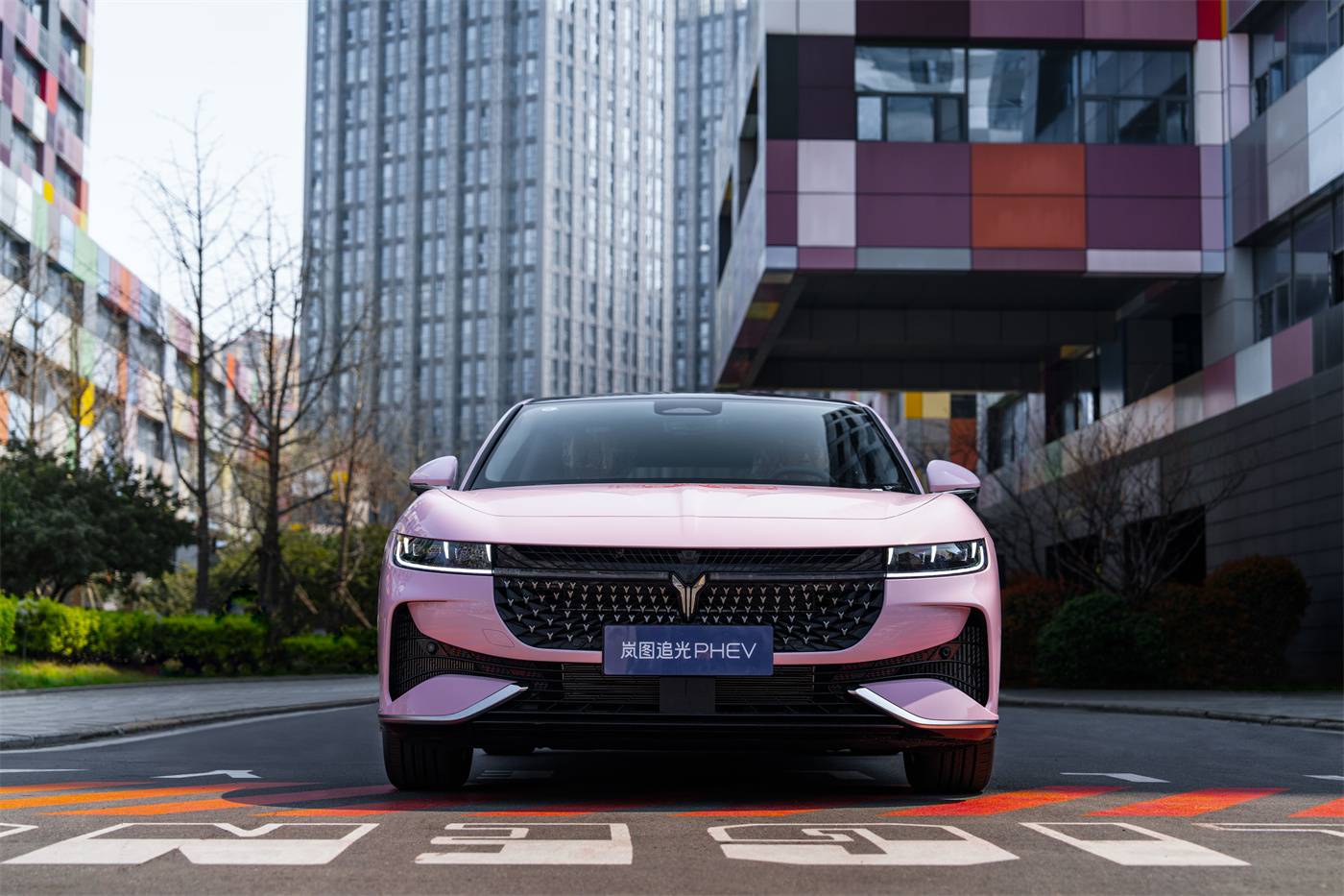 在浪漫武汉,偶遇专属樱花座驾