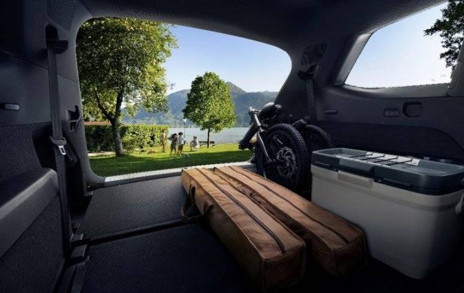 奢享出行新体验,上汽奥迪q6与全家共享春日美好时光。