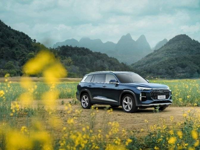 奢享出行新体验,上汽奥迪q6与全家共享春日美好时光。