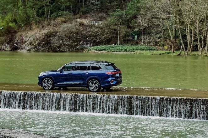 奢享出行新体验,上汽奥迪q6与全家共享春日美好时光。