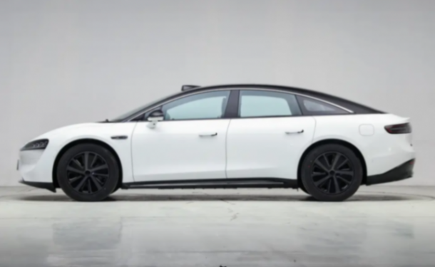 雷军和余承东掐架,小米su7唯一的竞品来了!