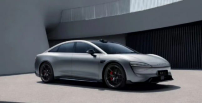 雷军和余承东掐架,小米su7唯一的竞品来了!