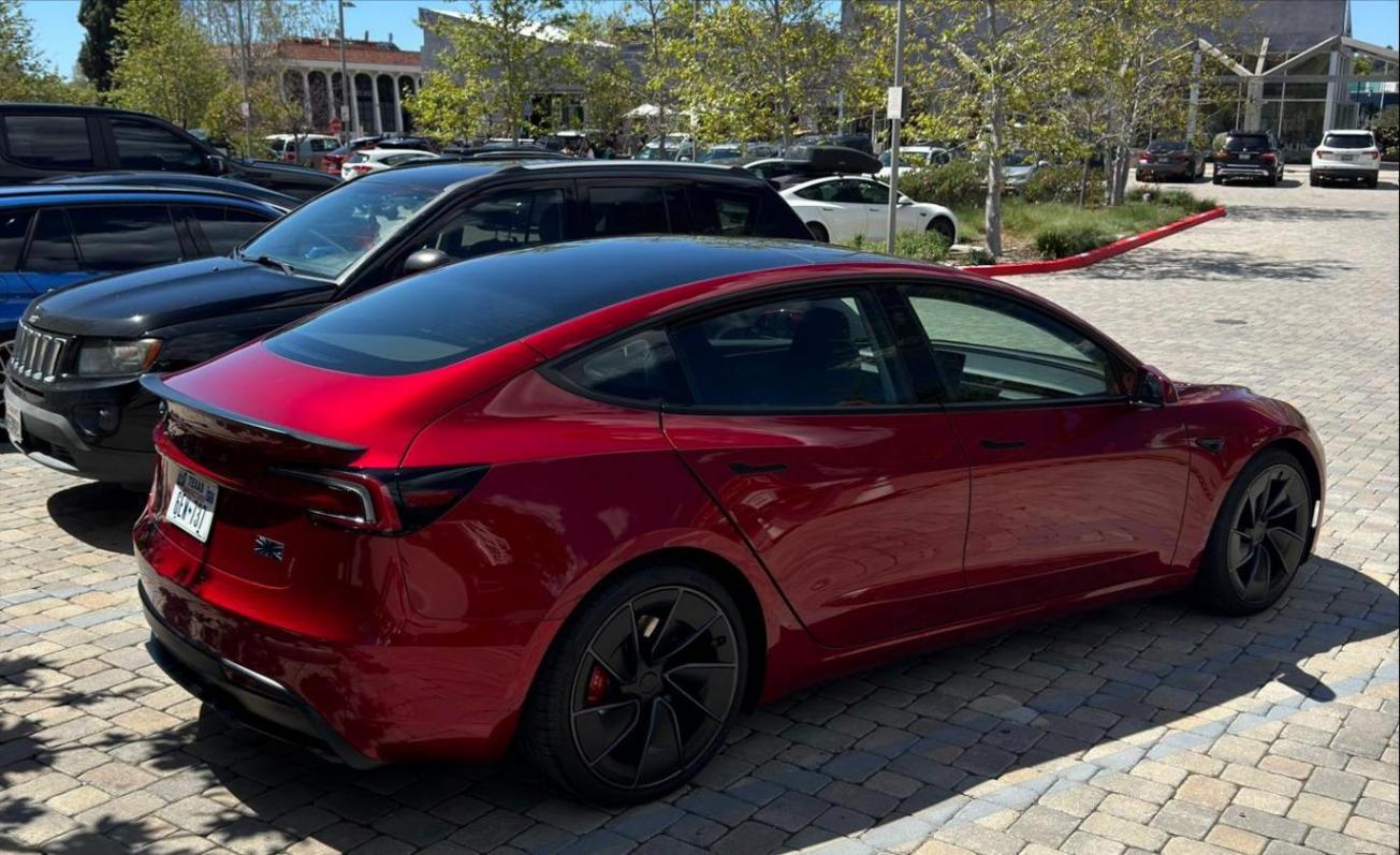 第四代驱动单元/约38万元 新款特斯拉model