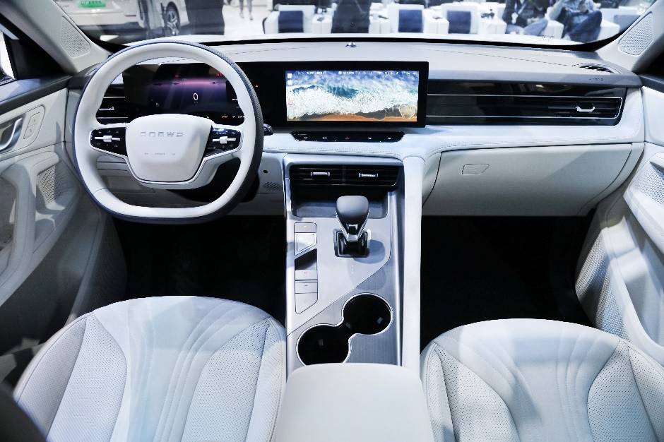 11.98万元起,荣威d5x dmh加速回归新能源主赛道的领跑位置