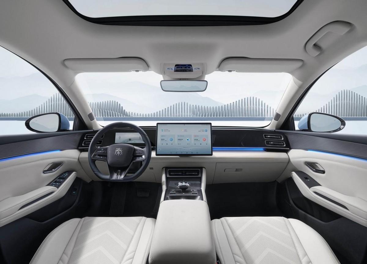 配1.5l插混,售12-15万,比亚迪海豹06 dm-i比型格更美更强?